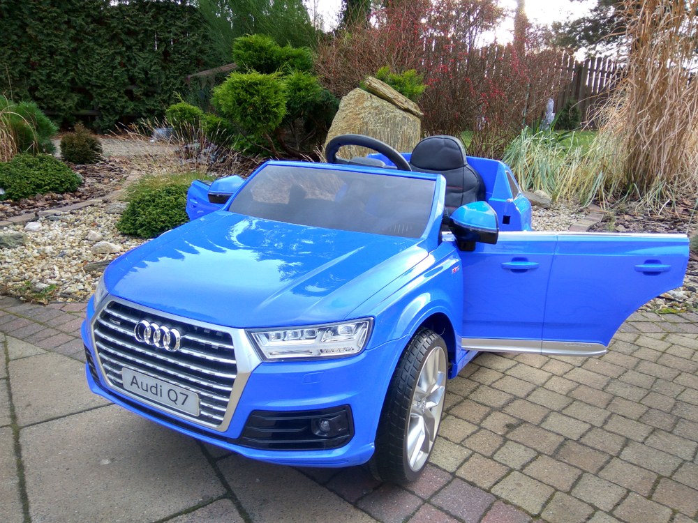 niebieski lakierowany Audi Q7 na akumulator dla dziecka