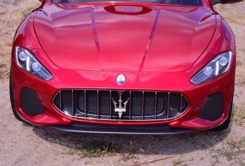 MASERATI GRANCABRIO MY18 Z AMORTYZATORAMI, PILOT, PANEL, RADIO FM, BLUETOOTH, LAKIER/S302