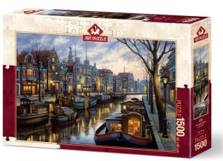 Puzzle 1500 Kanał z łódkami wieczorową porą