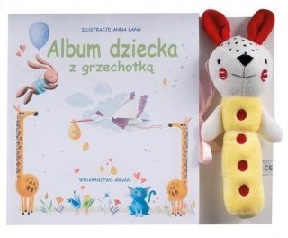 Album mojego dziecka z grzechotką