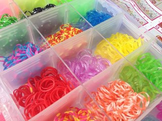 Gumki LOOM BANDS zestaw 2200szt. +krosna +szydełka do robienia bransoletek PM544028