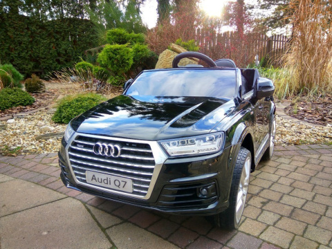 AUTO NA AKUMULATOR AUDI Q7 2.4G NA LICENCJI 2x45W + MIĘKKIE KOŁA EVA + INTELIGENTNY PILOT 2.4 Ghz + SKÓRA FOTEL Toyz Audi Q7