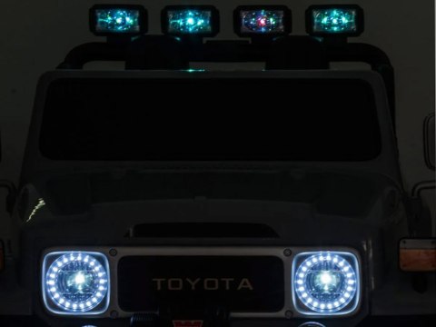 Autko na akumulator 2os Toyota Land Cruiser PA0285