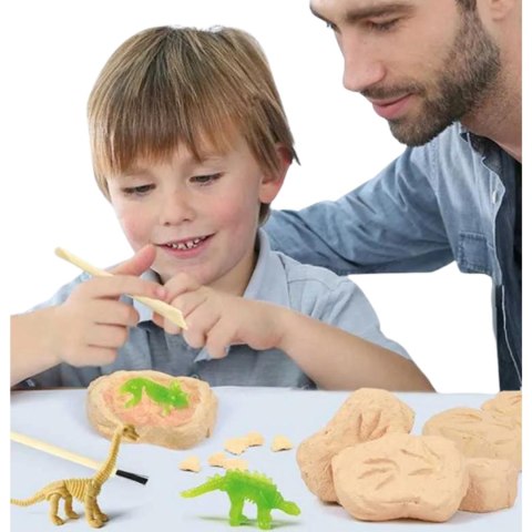 Archaeological excavation -12 dinosaurs/box with single double-headed tool