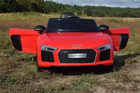 ORYGINALNE AUDI R8 SPYDER W NAJLEPSZEJ WERSJI, MIĘKKIE SIEDZENIE, PILOT 2.4 GHZ/ 2198