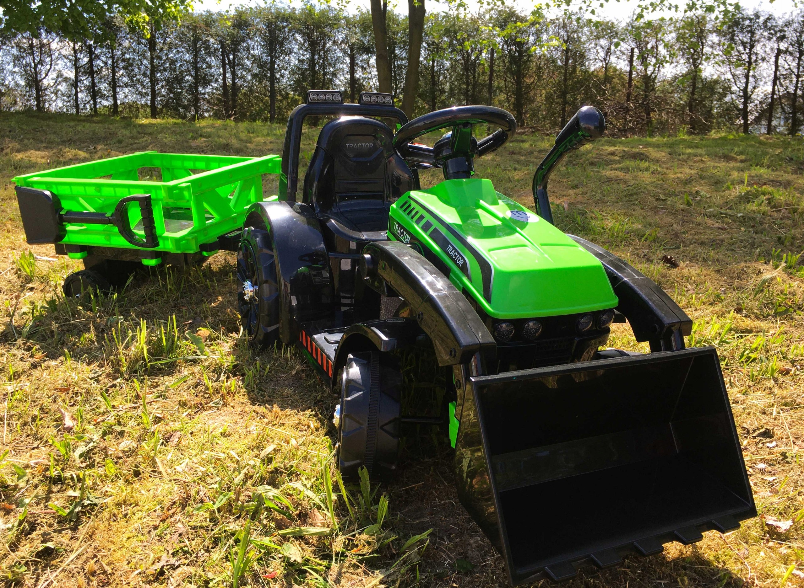 TRAKTOR NA AKUMULATOR DLA DZIECI DZWIĘKI ŚWIATŁA Pojemność akumulatora 4500 mAh